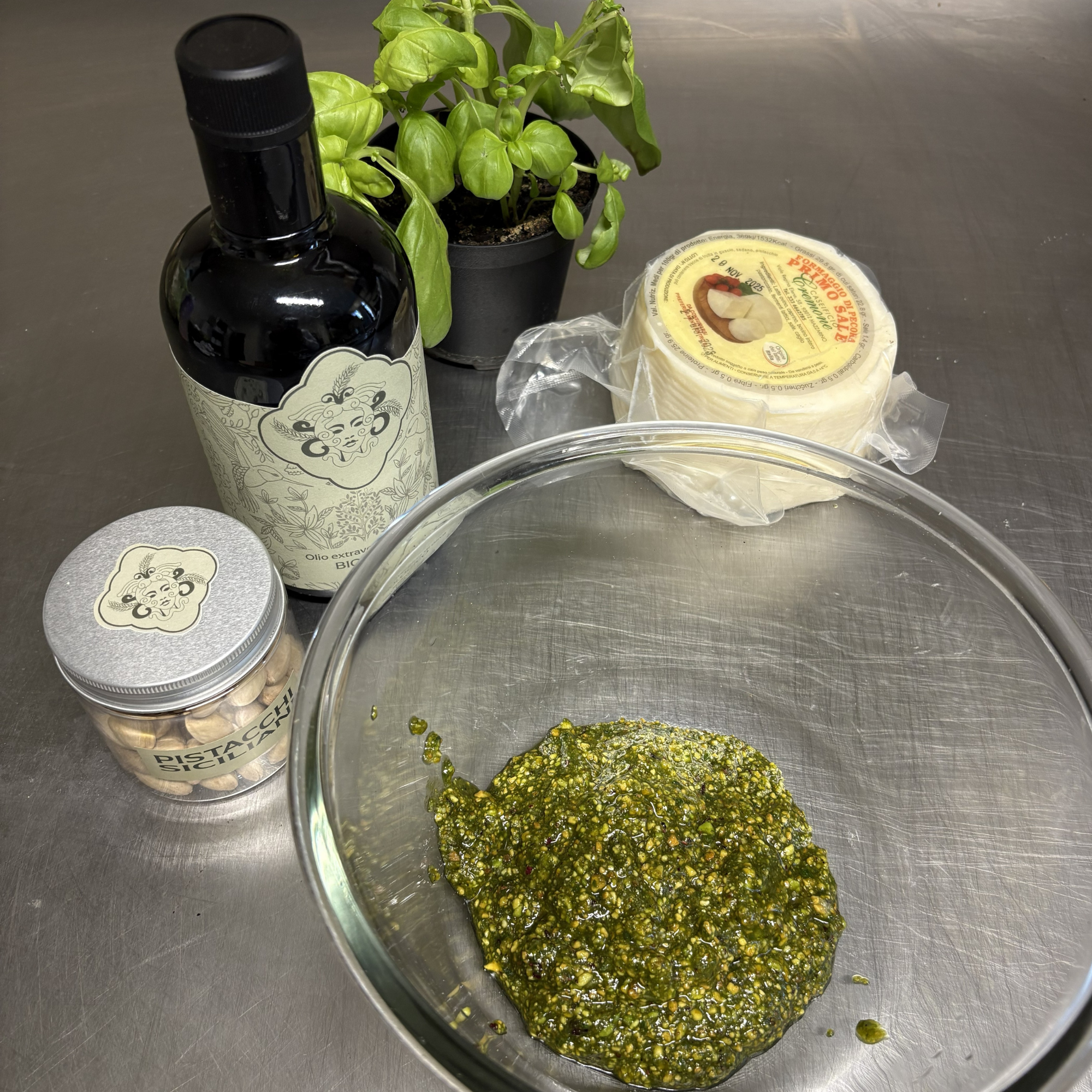 Pesto di Pistacchio: Ricetta Siciliana con Basilico